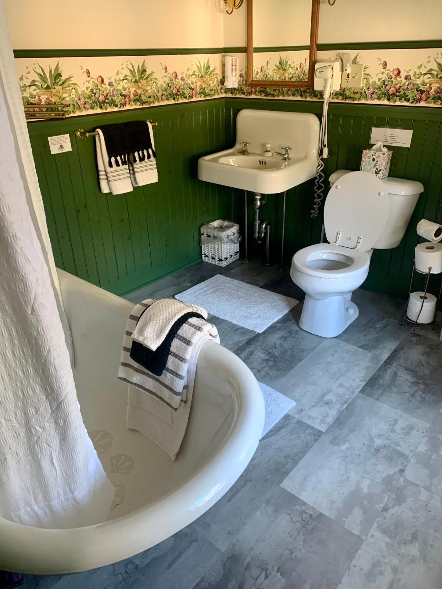 نورث كونويه Buttonwood Inn On Mount Surprise الغرفة الصورة